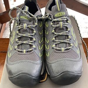 Women’s Keen utility/safety shoes